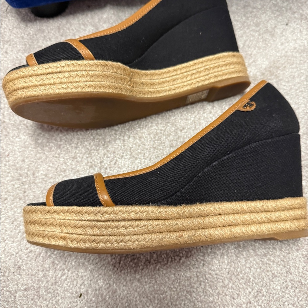 Elegant Black and Tan Women's Shoes - Picture 3 of 7